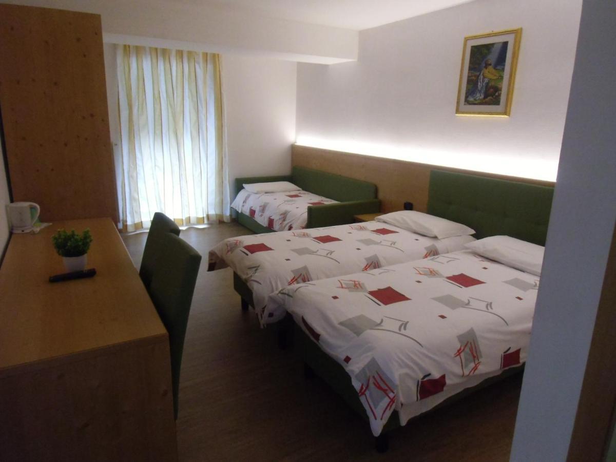 Garni Festil Hotel Campitello di Fassa Luaran gambar