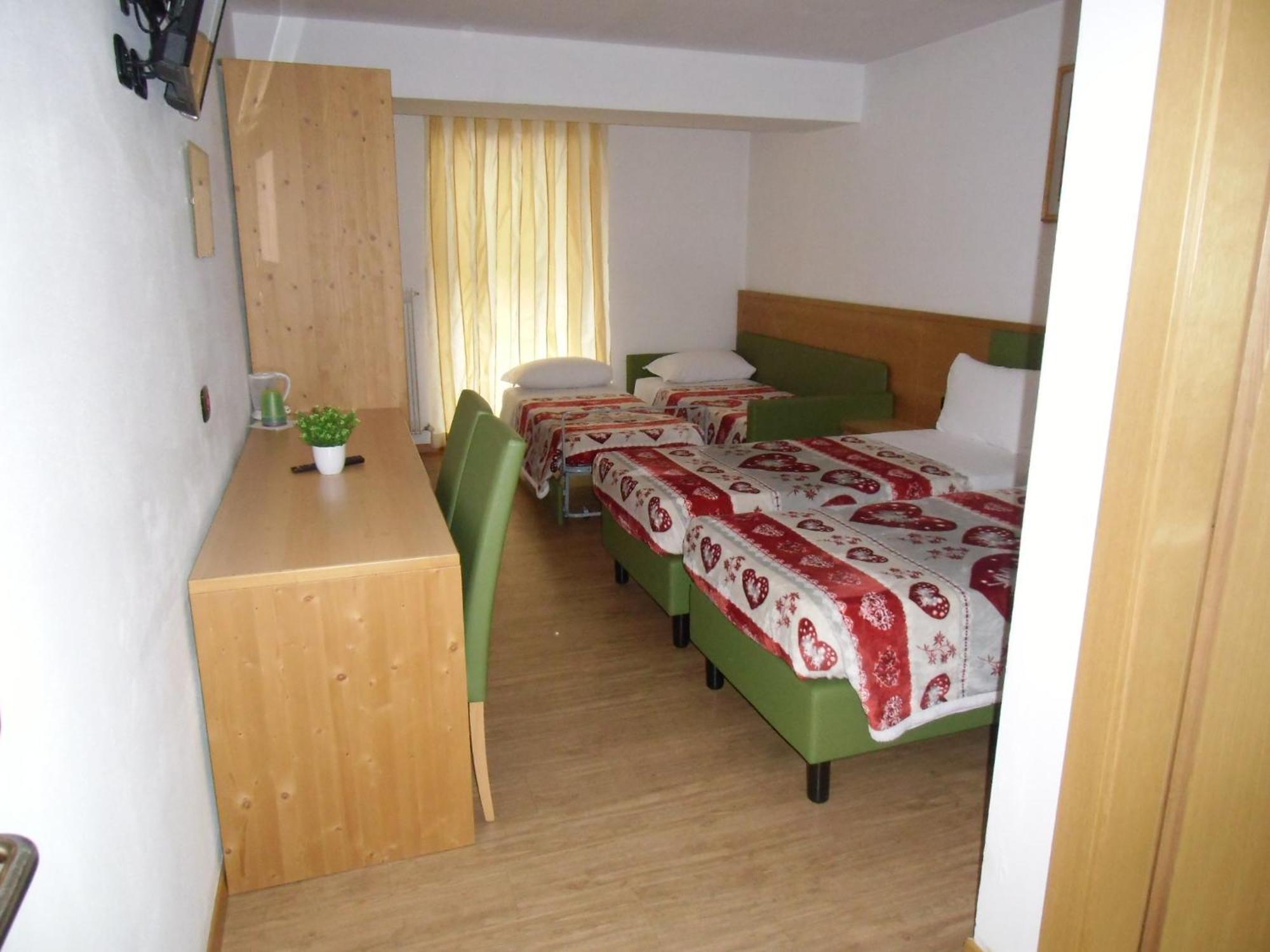 Garni Festil Hotel Campitello di Fassa Luaran gambar