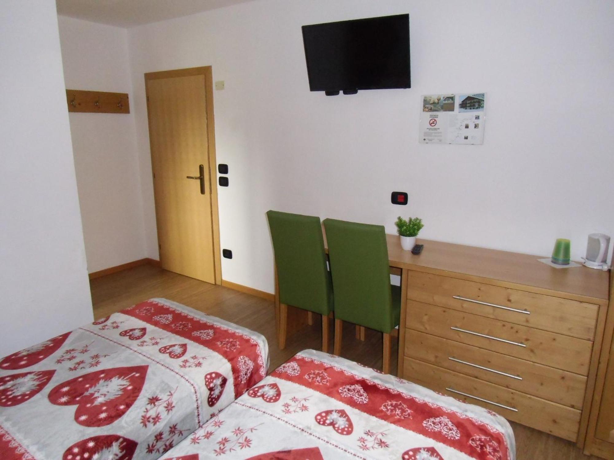 Garni Festil Hotel Campitello di Fassa Luaran gambar