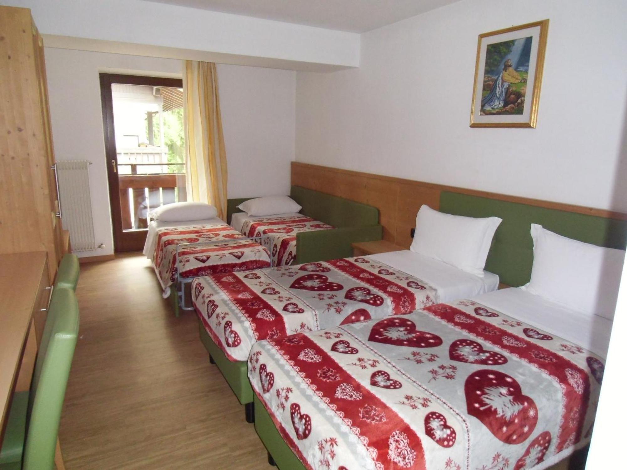 Garni Festil Hotel Campitello di Fassa Luaran gambar