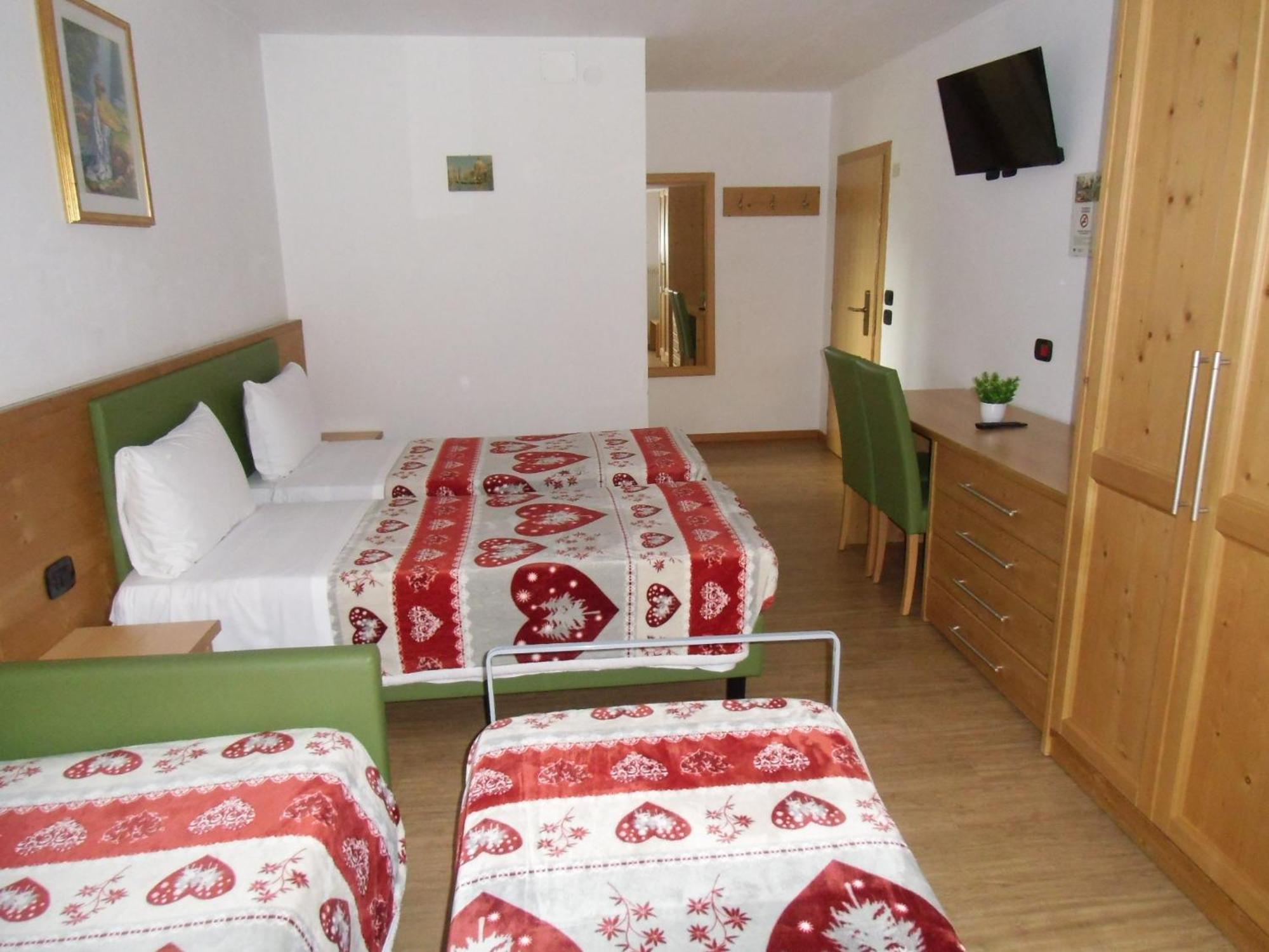 Garni Festil Hotel Campitello di Fassa Luaran gambar