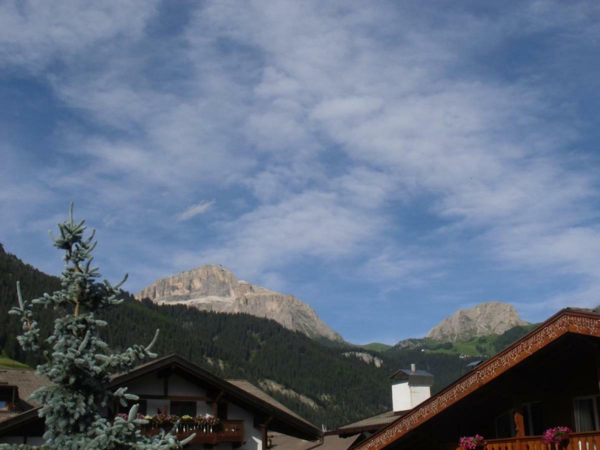 Garni Festil Hotel Campitello di Fassa Luaran gambar