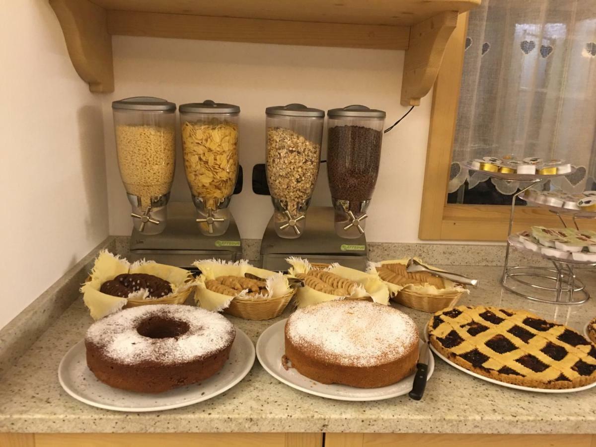 Garni Festil Hotel Campitello di Fassa Luaran gambar